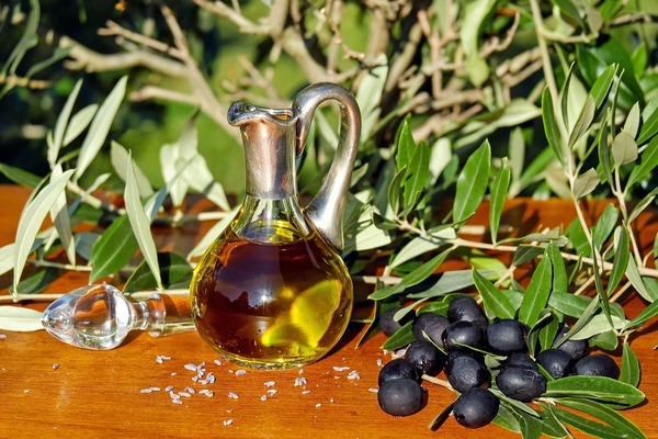 olive-oil-1596639_1920